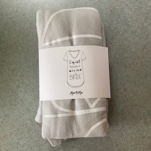 Bridal sleep shirt for the bride